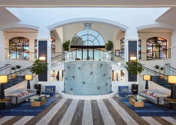 The Waterfront Beach Resort, A Hilton Hotel image 10